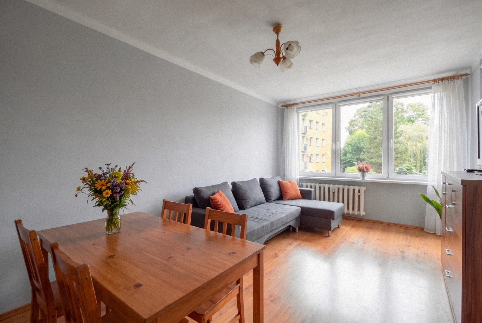 Kawalerka  w Centrum Czechowic-Dziedzic – Umeblowana z Balkonem — zdjęcie 4