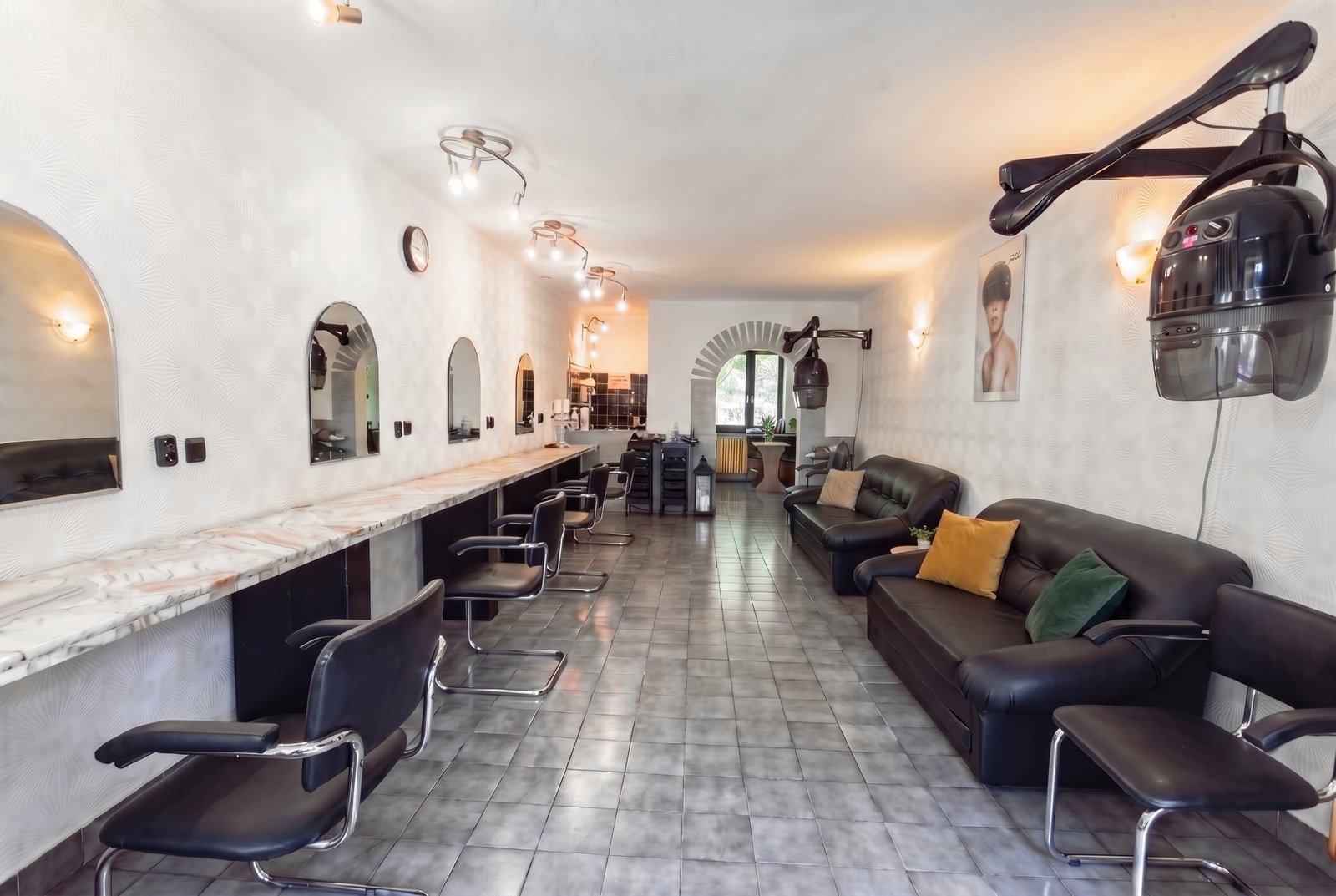Gotowy Salon Fryzjerski (4 Stanowiska) na Sprzedaż - Czechowice-Dziedzice — zdjęcie 4